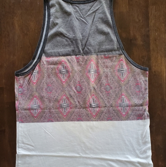 LIRA Tanktop - Picture 2 of 3